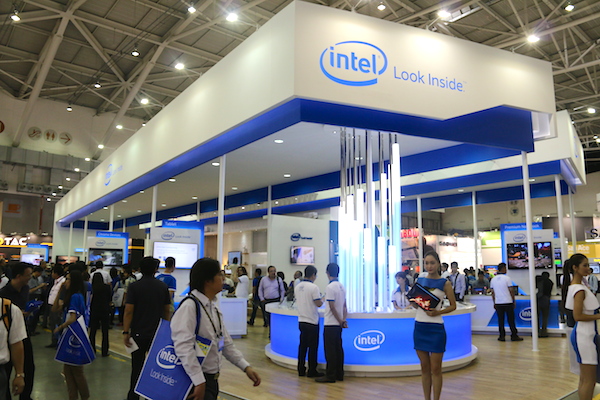 Intel: prestazioni eccezionali con il nuovo CPU a 10 Core