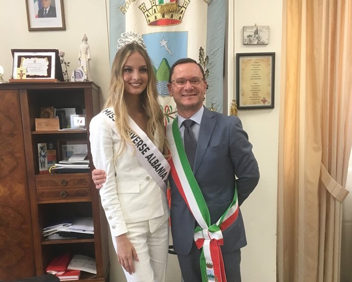 Roseto incontra la bellezza per dare il benvenuto a Miss Albania